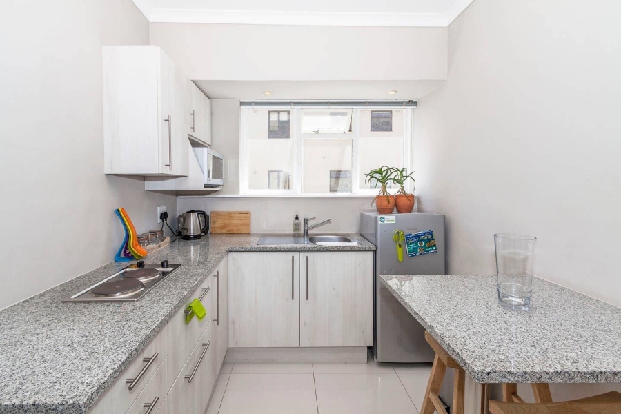 To Let 1 Bedroom Property for Rent in Sea Point Western Cape